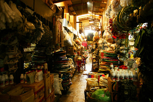 cambodia-shopping-the-russian-market_2